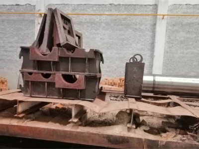 特大型打砂設(shè)備，對(duì)所有特大型金屬件表面打砂清除表面雜質(zhì)