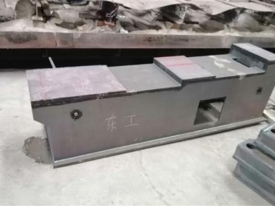 特大型打砂設(shè)備，對(duì)所有特大型金屬件表面打砂清除表面雜質(zhì)